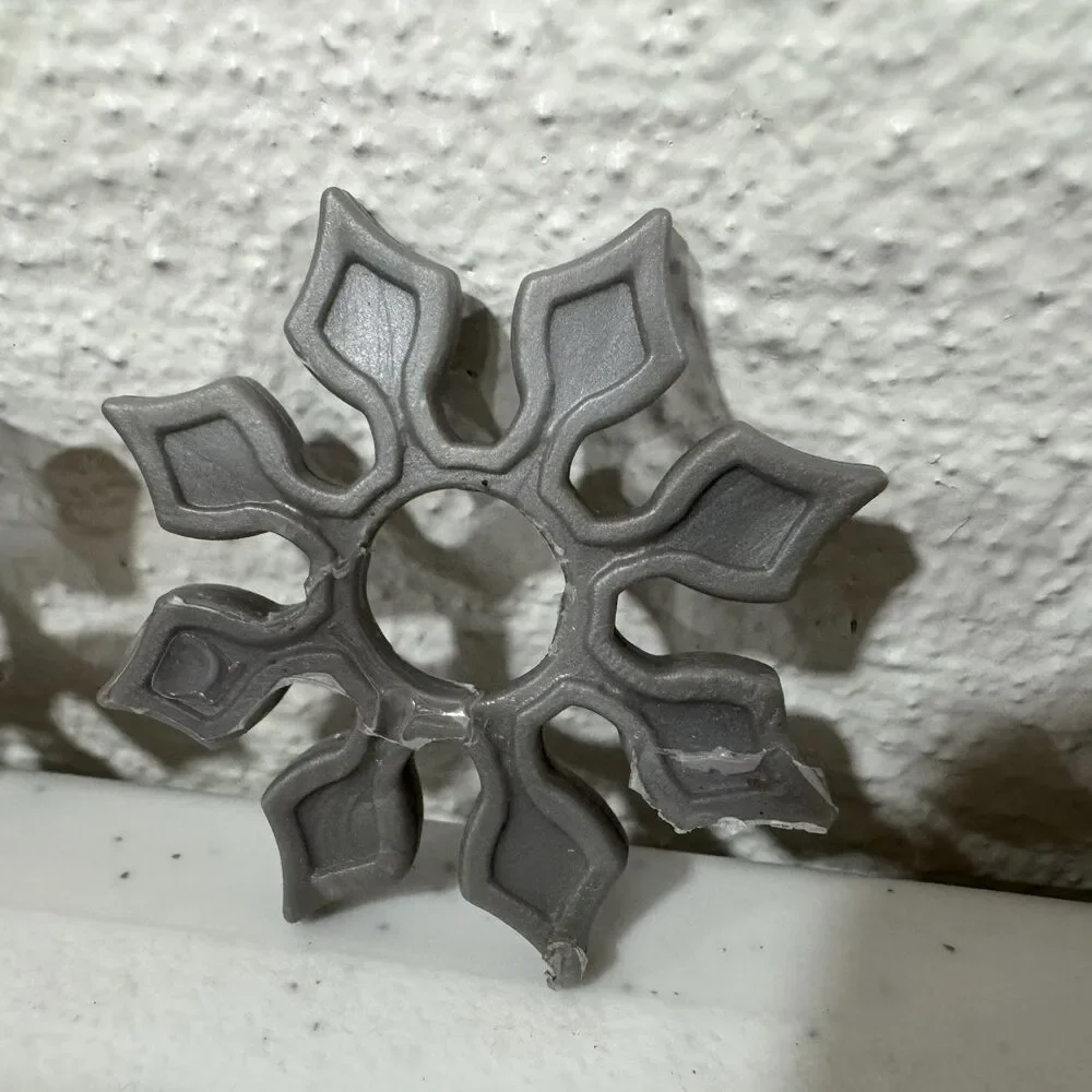 2012 TMNT Leonardo Shell Throwing Spikes Shuriken Weapon Accessory Lot of 2